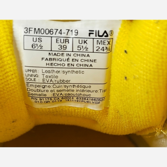 Size 6.5 Kids FILA Yellow Disruptor ll Script Sneakers - Picture 7 of 8